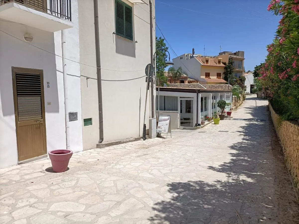 La Casetta A Scopello Italy